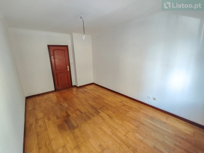 Apartamento T2 para Venda em Agualva e Mira-Sintra Foto 16