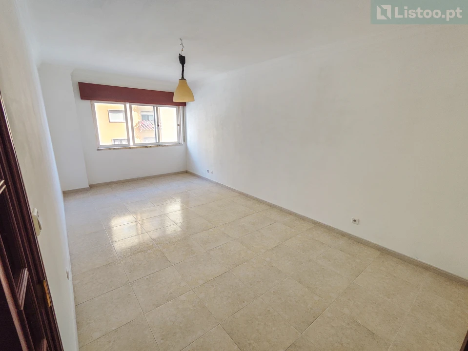 Apartamento T2 para Venda em Agualva e Mira-Sintra Foto 1