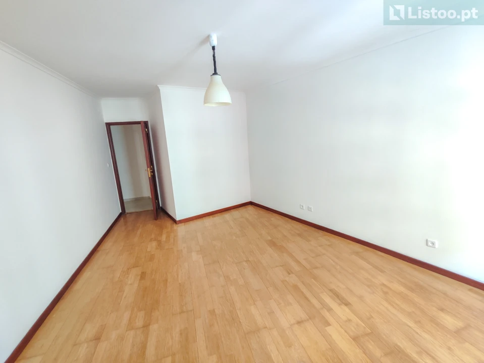 Apartamento T2 para Venda em Agualva e Mira-Sintra Foto 9