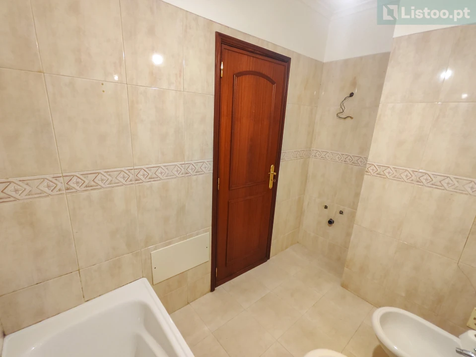 Apartamento T2 para Venda em Agualva e Mira-Sintra Foto 31