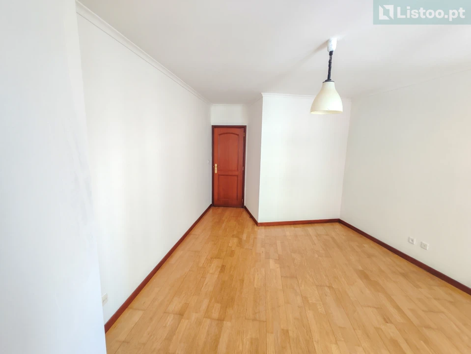 Apartamento T2 para Venda em Agualva e Mira-Sintra Foto 10