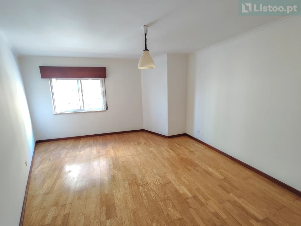 Apartamento T2 para Venda em Agualva e Mira-Sintra Foto 13