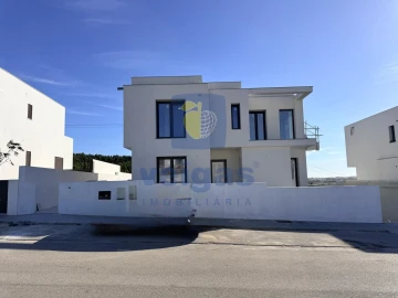 Moradia T4 para Venda em Atouguia da Baleia
