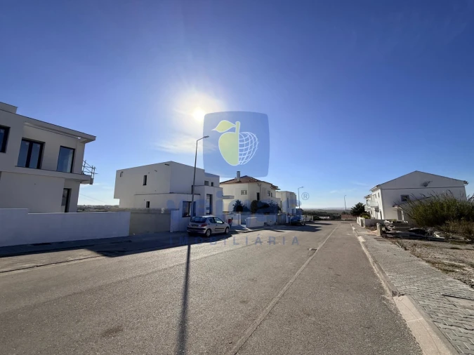 Moradia T4 para Venda em Atouguia da Baleia Foto 37