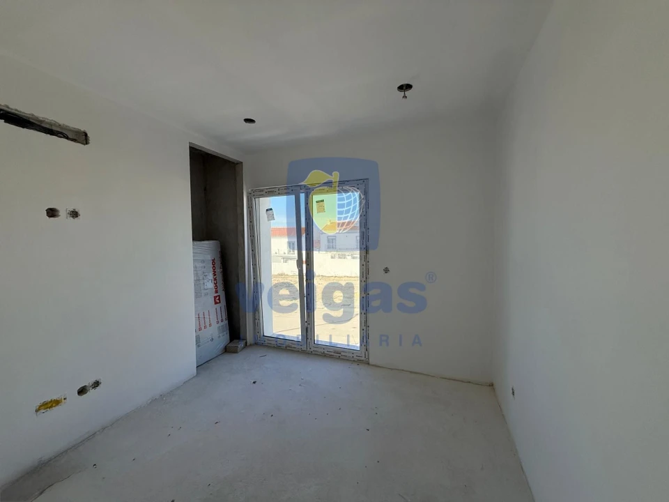 Moradia T4 para Venda em Atouguia da Baleia Foto 12