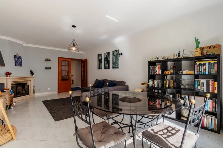 Apartamento T2 para Venda em Algueirão-Mem Martins Foto 21