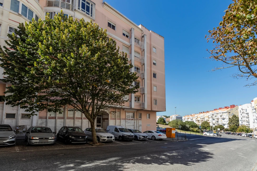 Apartamento T2 para Venda em Algueirão-Mem Martins Foto 2