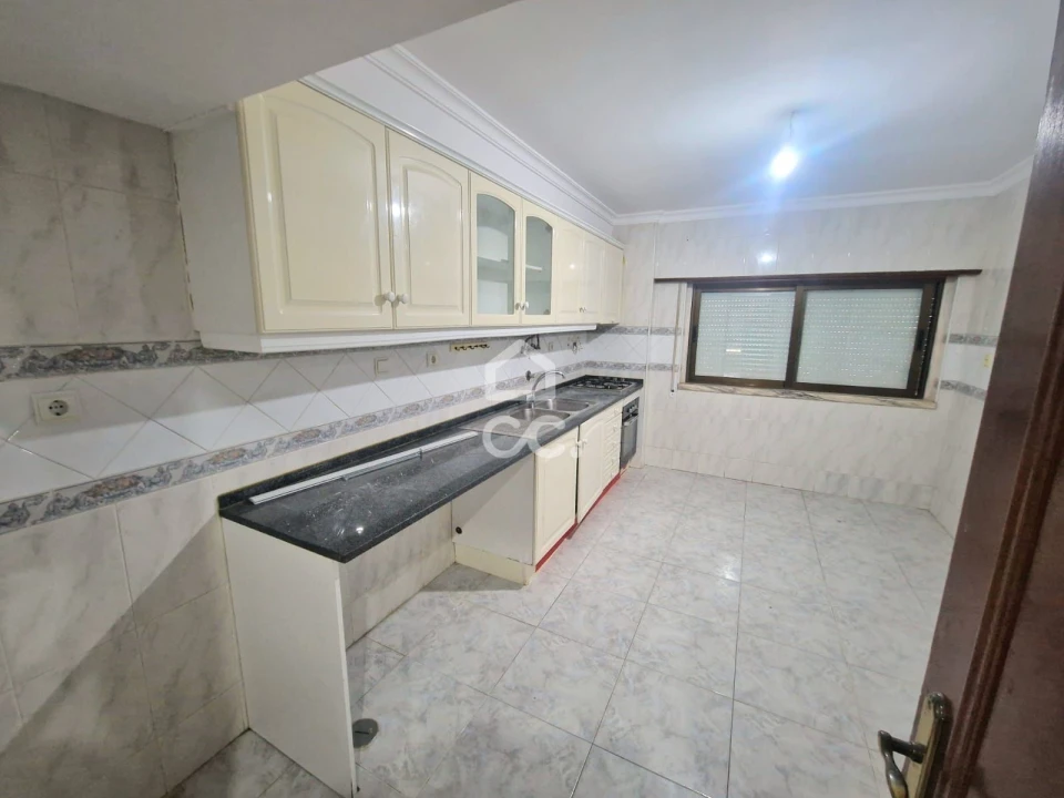 Apartamento T2 para Venda em Carregado e Cadafais Foto 4