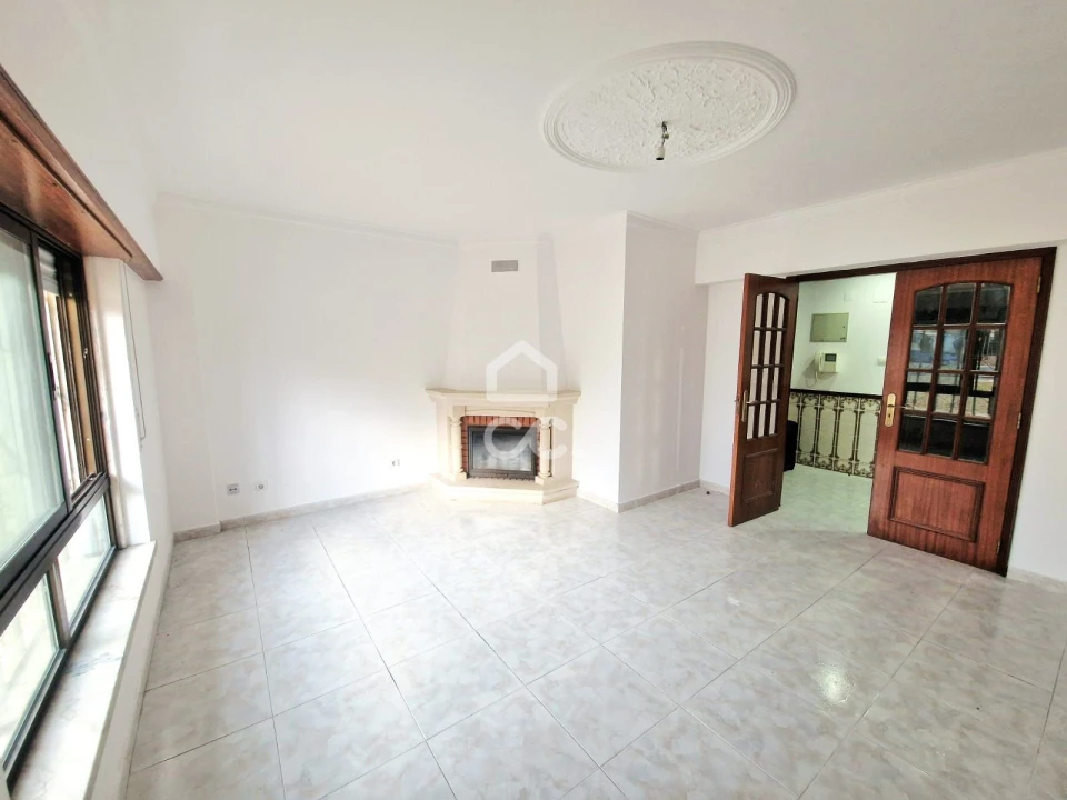 Apartamento T2 para Venda em Carregado e Cadafais Foto 2