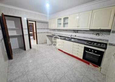 Apartamento T2 para Venda em Carregado e Cadafais