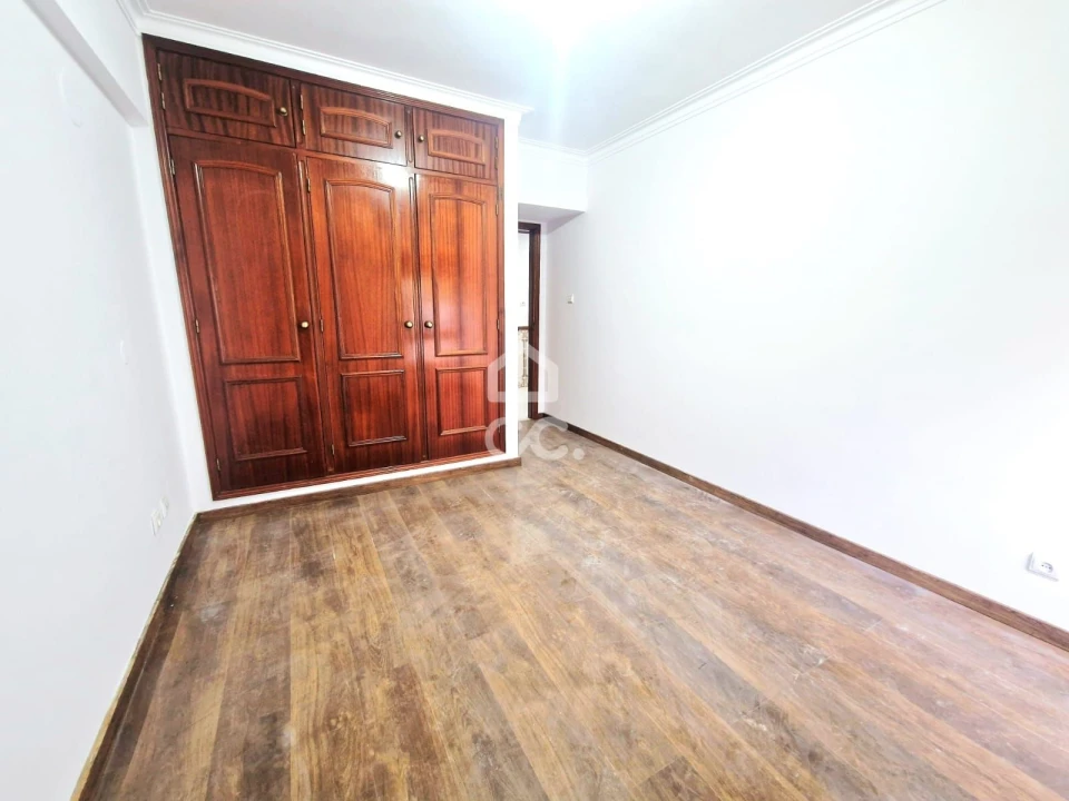 Apartamento T2 para Venda em Carregado e Cadafais Foto 10