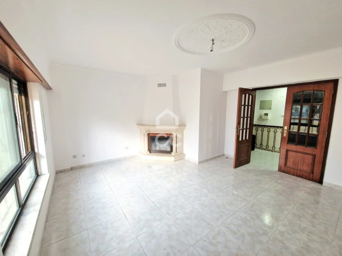Apartamento T2 para Venda em Carregado e Cadafais Foto 2