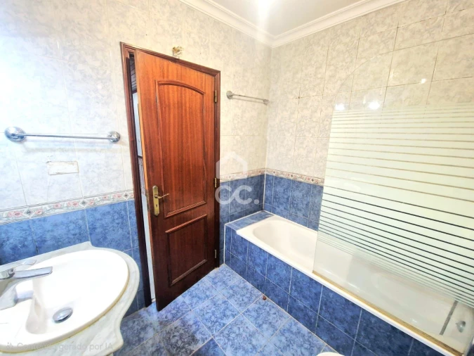 Apartamento T2 para Venda em Carregado e Cadafais Foto 6