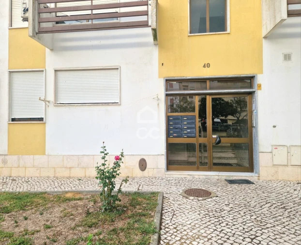 Apartamento T2 para Venda em Carregado e Cadafais Foto 16