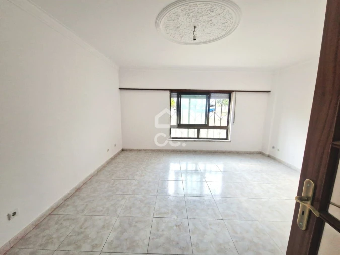 Apartamento T2 para Venda em Carregado e Cadafais Foto 3