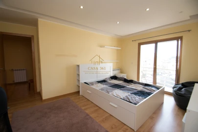 Apartamento T3 para Arrendamento em Alhandra, São João dos Montes e Calhandriz