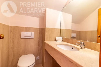 Moradia T4 para Venda em Quarteira