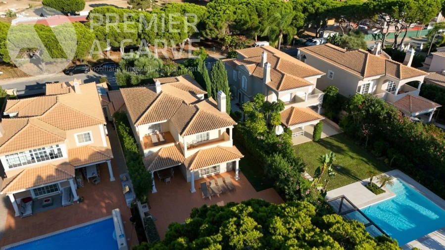 Moradia T4 para Venda em Quarteira Foto 6