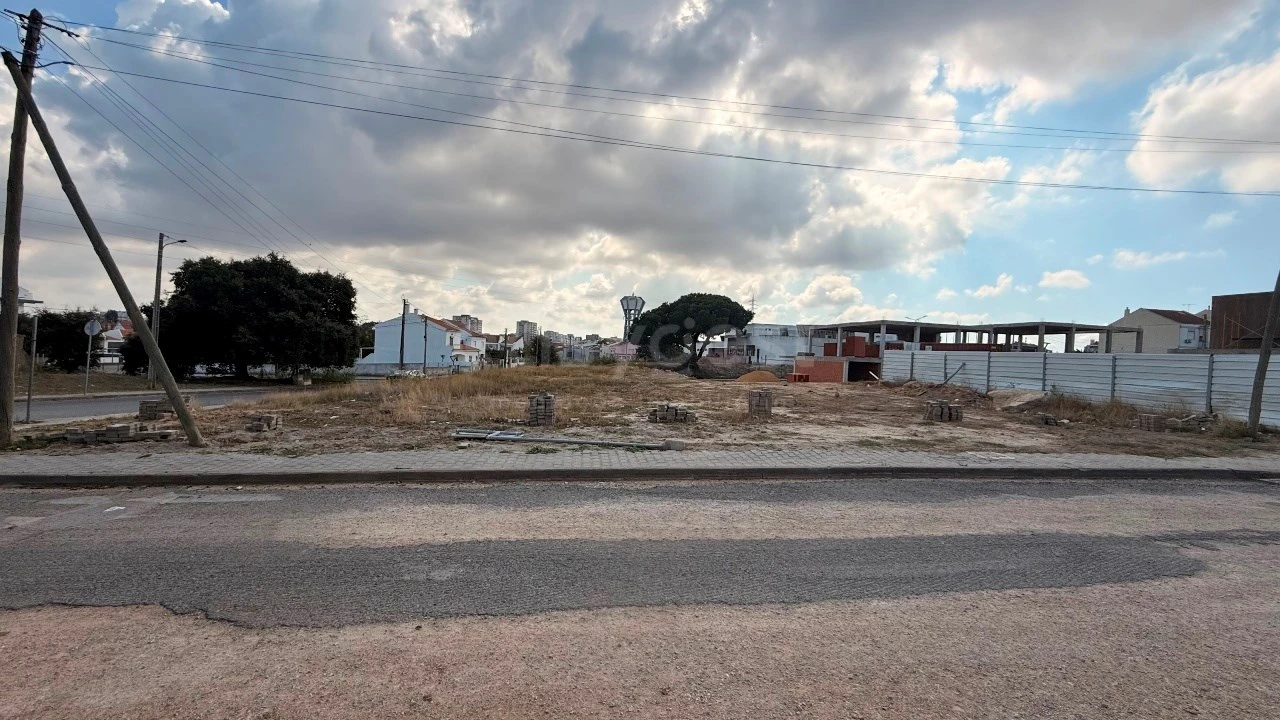 Terreno para Venda em Santo Antonio da Charneca Foto 1