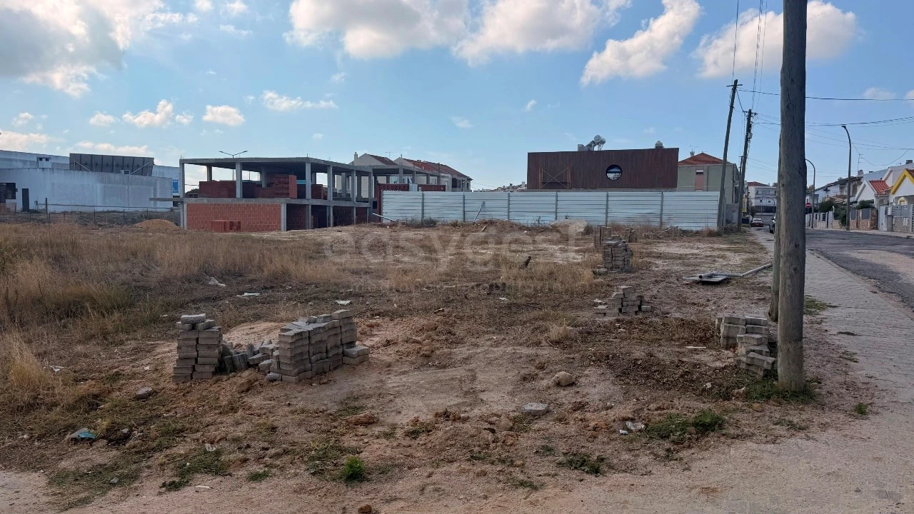 Terreno para Venda em Santo Antonio da Charneca Foto 3
