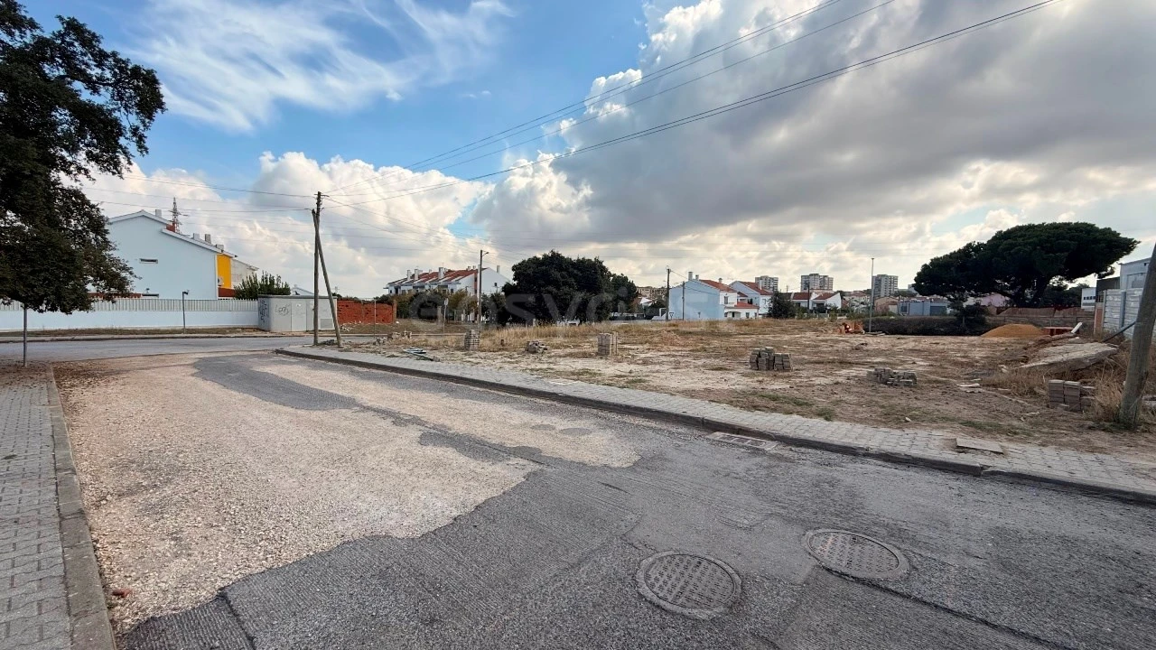 Terreno para Venda em Santo Antonio da Charneca Foto 4