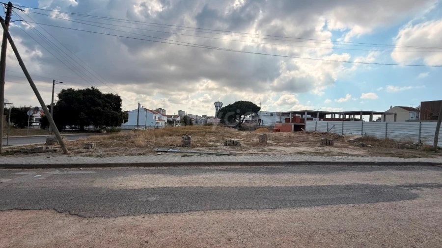 Terreno para Venda em Santo Antonio da Charneca
