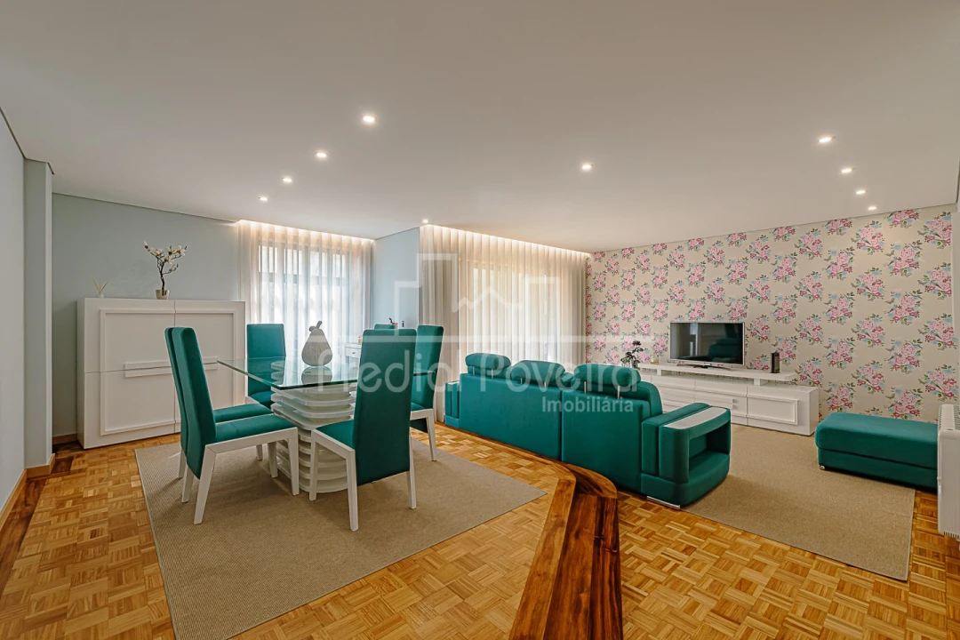 Apartamento T4 para Venda em Aver-O-Mar, Amorim e Terroso Foto 1