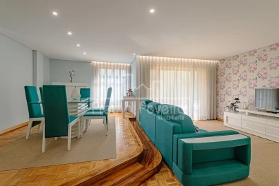 Apartamento T4 para Venda em Aver-O-Mar, Amorim e Terroso