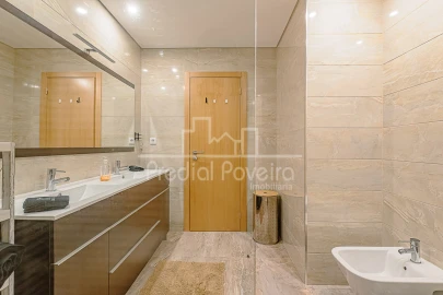 Apartamento T4 para Venda em Aver-O-Mar, Amorim e Terroso
