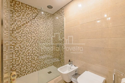 Apartamento T4 para Venda em Aver-O-Mar, Amorim e Terroso