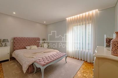 Apartamento T4 para Venda em Aver-O-Mar, Amorim e Terroso
