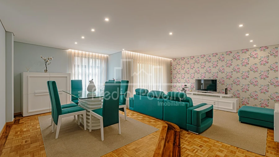 Apartamento T4 para Venda em Aver-O-Mar, Amorim e Terroso