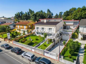 Moradia T5 para Venda em Loureira