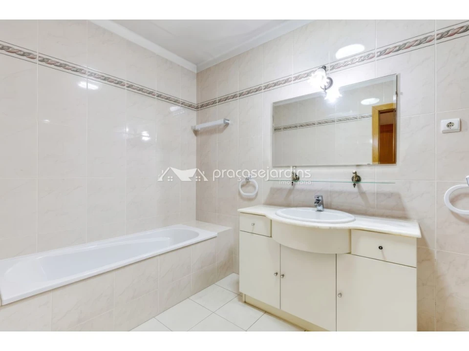 Apartamento T3 para Venda em Leiria, Pousos, Barreira e Cortes Foto 9