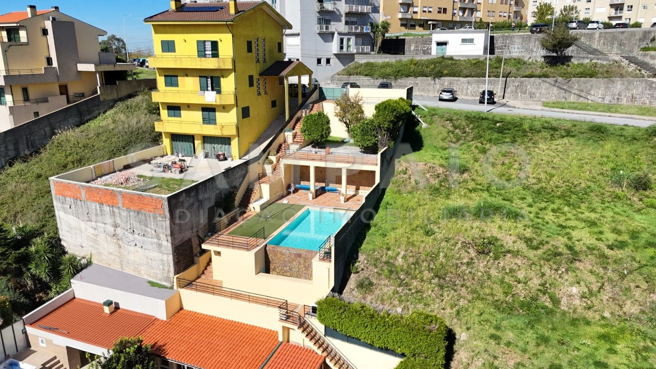 Moradia T4 para Venda em Fânzeres e São Pedro da Cova Foto 56
