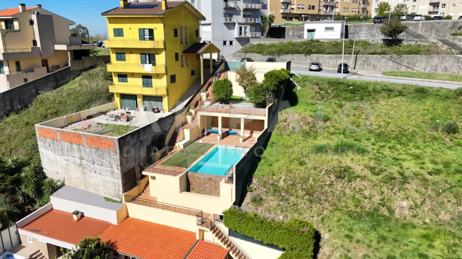 Moradia T4 para Venda em Fânzeres e São Pedro da Cova Foto 56