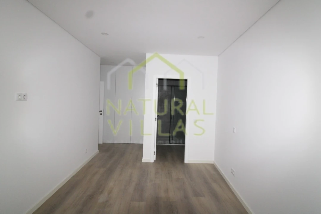 Apartamento T2 para Venda em Faro (Sé e São Pedro) Foto 5