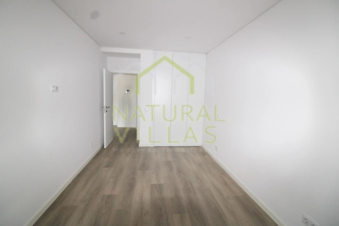 Apartamento T2 para Venda em Faro (Sé e São Pedro) Foto 8