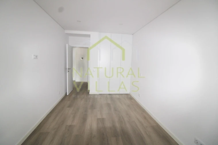 Apartamento T2 para Venda em Faro (Sé e São Pedro) Foto 8