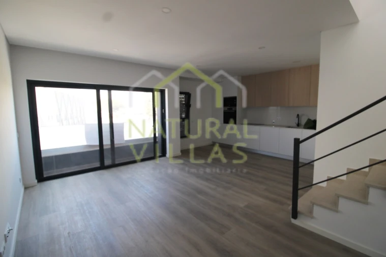 Apartamento T2 para Venda em Faro (Sé e São Pedro) Foto 3