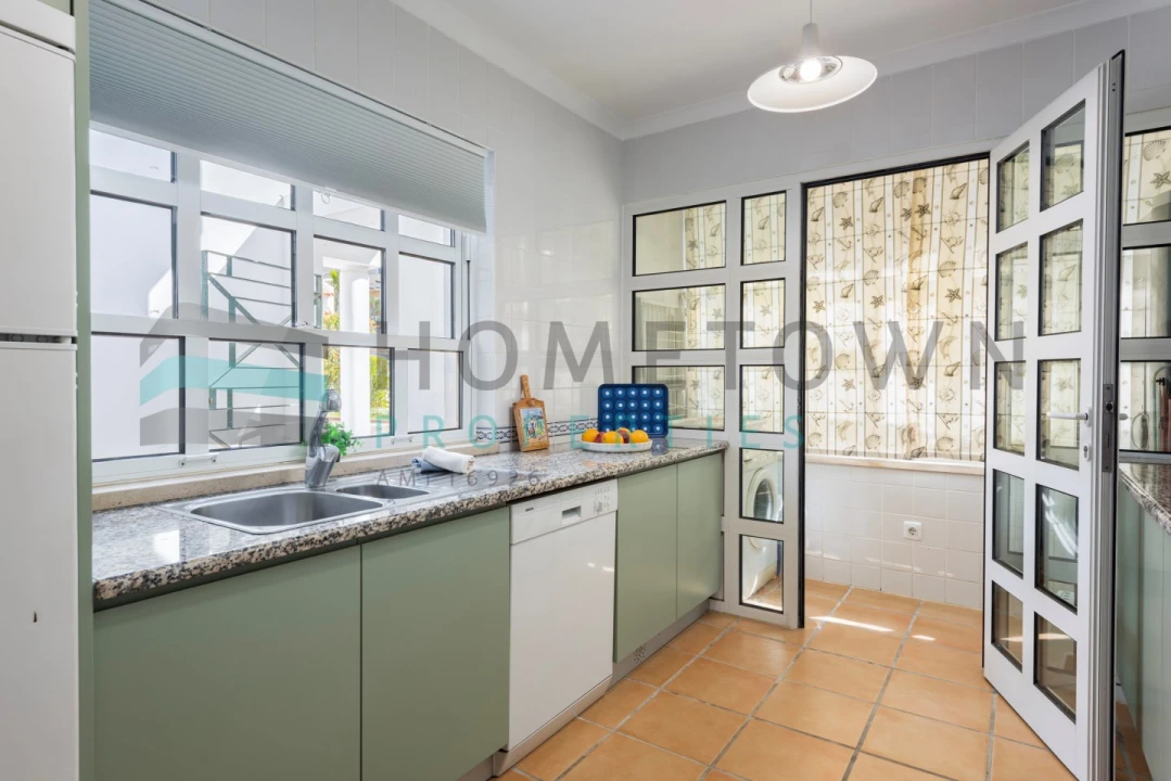Apartamento T2 para Venda em Quarteira Foto 4