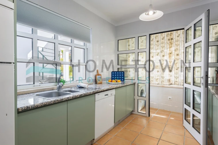 Apartamento T2 para Venda em Quarteira Foto 4