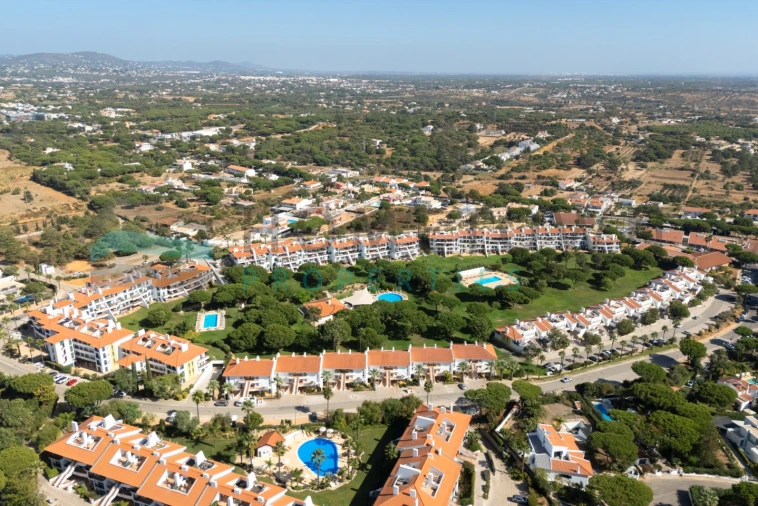 Apartamento T2 para Venda em Quarteira Foto 35