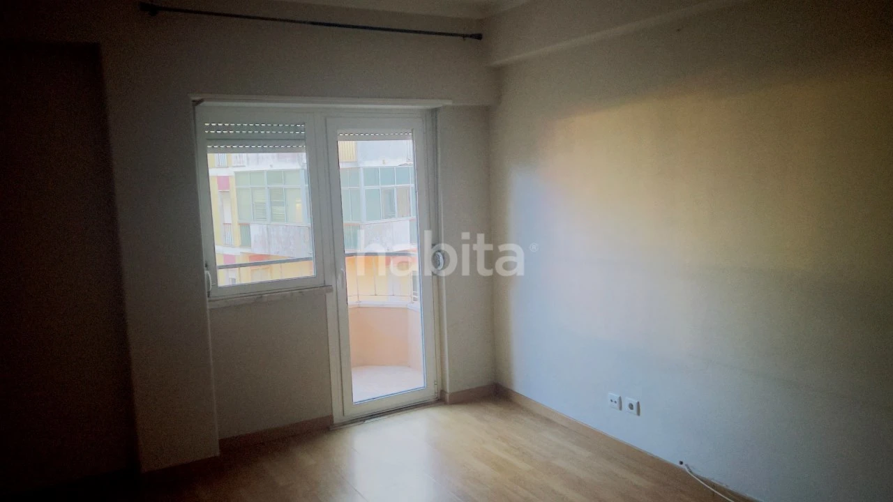 Apartamento T3 para Venda em Massamá e Monte Abraão Foto 5