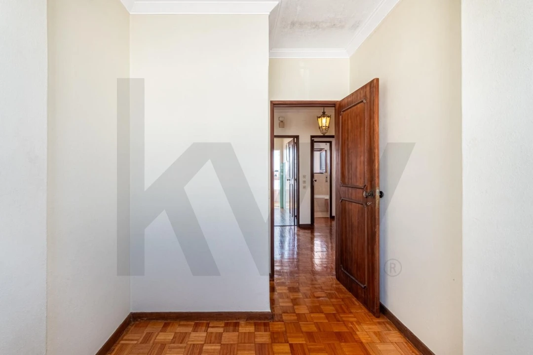 Apartamento T2 para Venda em São Domingos de Rana Foto 12