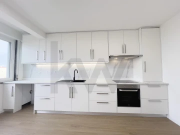 Apartamento T4 para Arrendamento em Marvila, Ribeira Santarém, São Salvador, São Nicolau