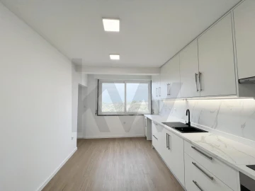 Apartamento T4 para Arrendamento em Marvila, Ribeira Santarém, São Salvador, São Nicolau