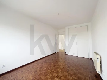 Apartamento T4 para Arrendamento em Marvila, Ribeira Santarém, São Salvador, São Nicolau
