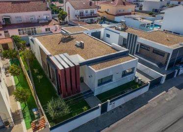 Moradia T4 para Venda em Fernao Ferro