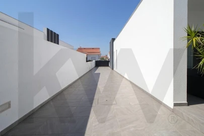 Moradia T4 para Venda em Fernao Ferro